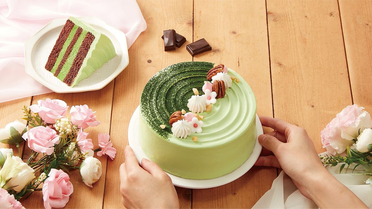 辻利茶舗推出全新母親節蛋糕「抹森林」,融合了抹茶與巧克力的濃郁香氣,要讓媽媽們感受到療癒系美味甜點。(圖/辻利茶舗提供) 辻利茶舗推出全新母親節蛋糕「抹森林」,融合了抹茶與巧克力的濃郁香氣,要讓媽媽們感受到療癒系美味甜點。(圖/辻利茶舗提供)