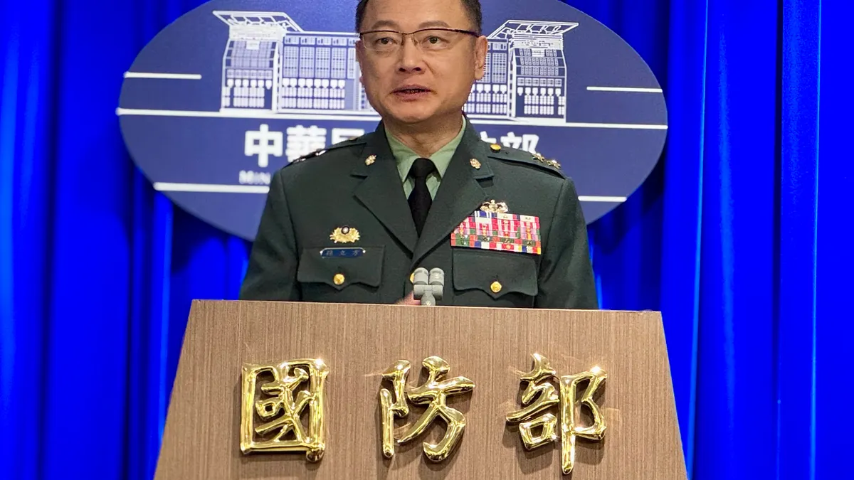 針對馬防部官兵涉詐一事,國防部部長辦公室主任孫立方中將做出說明。(資料照,張曜麟攝) 針對馬防部官兵涉詐一事,國防部部長辦公室主任孫立方中將做出說明。(資料照,張曜麟攝)