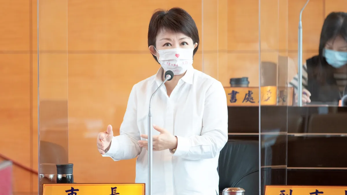 盧秀燕在議會答詢時說明台中市公共自行車iBike倍增計畫。(圖/台中市政府提供)