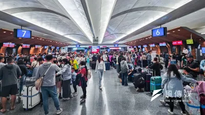 自 2 月起,年滿 20 歲的入境旅客可免稅攜帶經核定通過的指定菸品 200 支(約 1 條)。(資料照/洪煜勛攝)