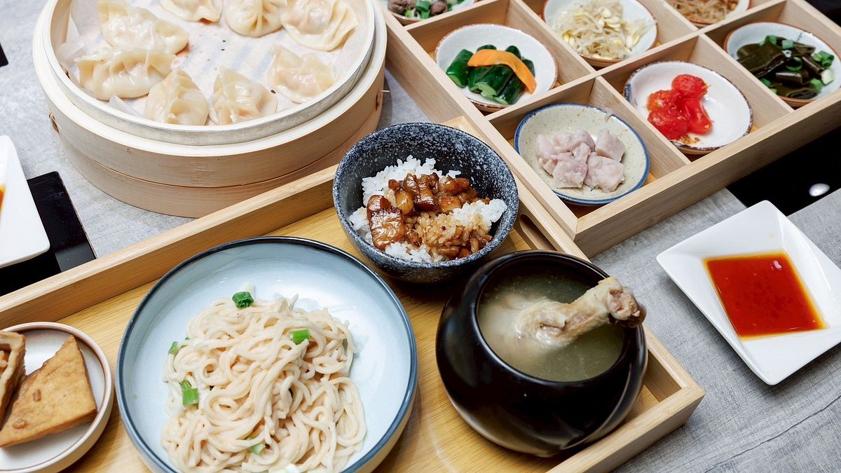 來自福建沙縣、以「平價、美味、快捷」聞名的國民品牌——沙縣小吃,正式插旗台灣。(圖/創鑫生機集團提供) 來自福建沙縣、以「平價、美味、快捷」聞名的國民品牌——沙縣小吃,正式插旗台灣。(圖/創鑫生機集團提供)