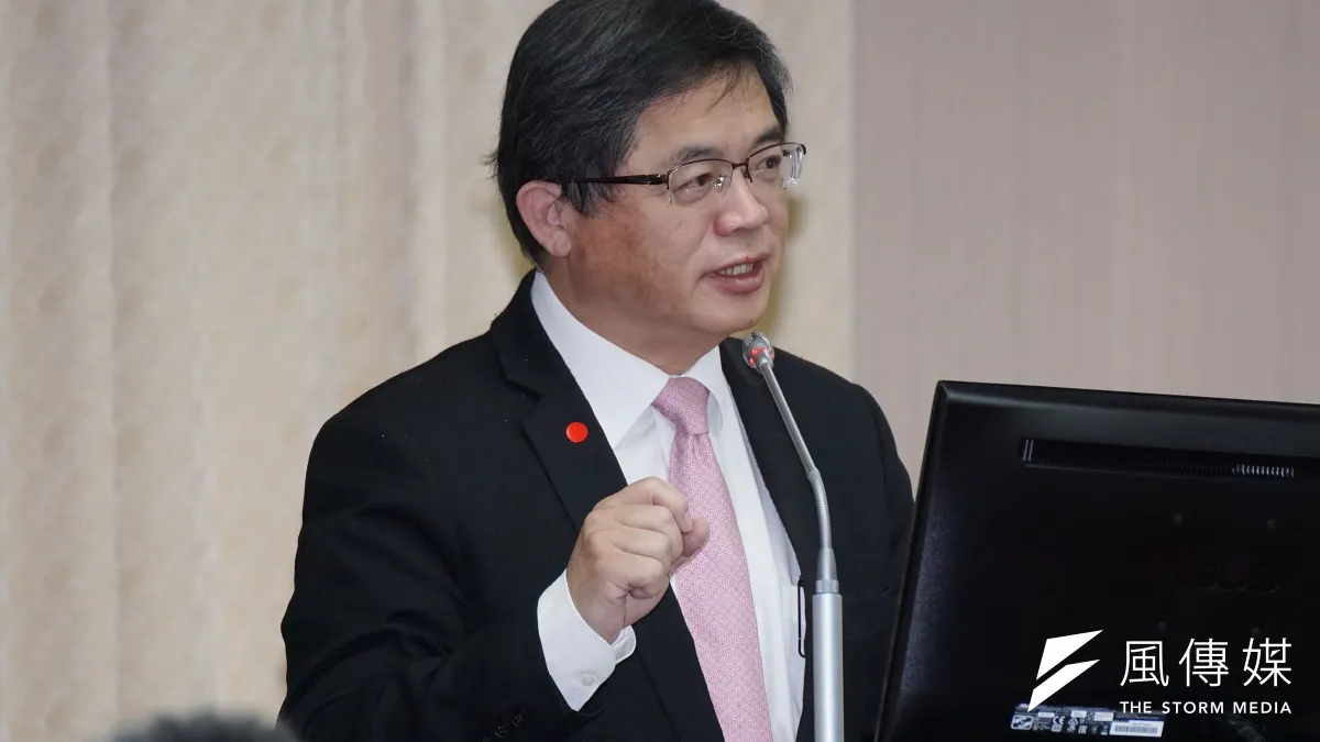 行政院秘書長李孟諺於內政委員會備詢表示,梗圖是應立委要求,提供給民進黨團做政策辯護之用。(盧逸峰攝)