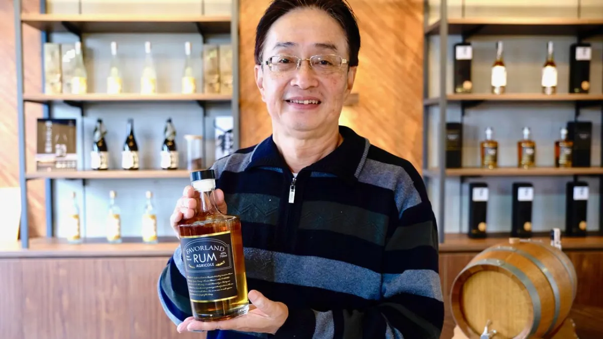 鄭文維與農民契作甘蔗,製成蘭姆酒,盼以蘭姆酒重新標示虎尾的糖業文化。(攝影/林吉洋,圖片來源:上下游新聞市集)