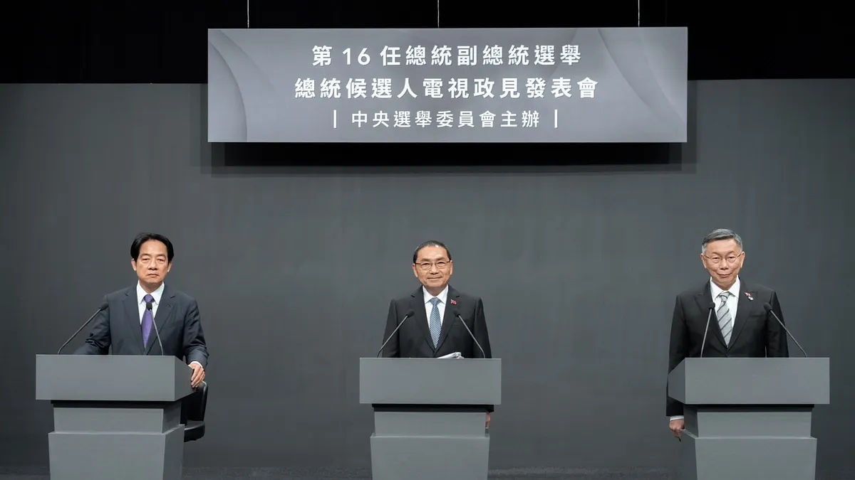 總統候選人第2場電視政見發表會26日下午2時舉行,民眾黨總統候選人柯文哲(右起)、民進黨總統候選人賴清德、國民黨總統候選人侯友宜出席。(民眾黨提供) 總統候選人第2場電視政見發表會26日下午2時舉行,民眾黨總統候選人柯文哲(右起)、民進黨總統候選人賴清德、國民黨總統候選人侯友宜出席。(民眾黨提供)