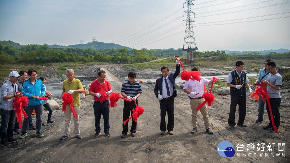 台16線跨河鋼便橋啟用 解決名間集集砂石空污困擾 台16線跨河鋼便橋啟用 解決名間集集砂石空污困擾