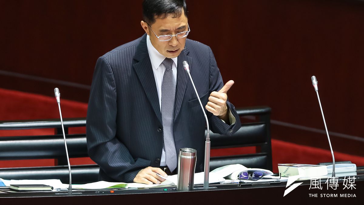 大法官被提名人詹森林19日至立院備詢,他認為要保障同性伴侶在《憲法》的地位,最直接就是修正《民法》第981條的男女稱謂,改由「當事人」即可。(顏麟宇攝) 大法官被提名人詹森林19日至立院備詢,他認為要保障同性伴侶在《憲法》的地位,最直接就是修正《民法》第981條的男女稱謂,改由「當事人」即可。(顏麟宇攝)