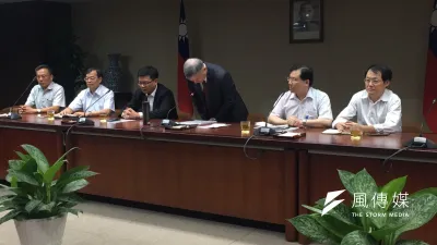 行政院長賴清德日前宣布要停建深澳電廠,經濟部長沈榮津15日在立法院備詢時,被問到電從哪來,沈回答「只能插鼻孔」,沈榮津今(16)日為此道歉。(尹俞歡攝)