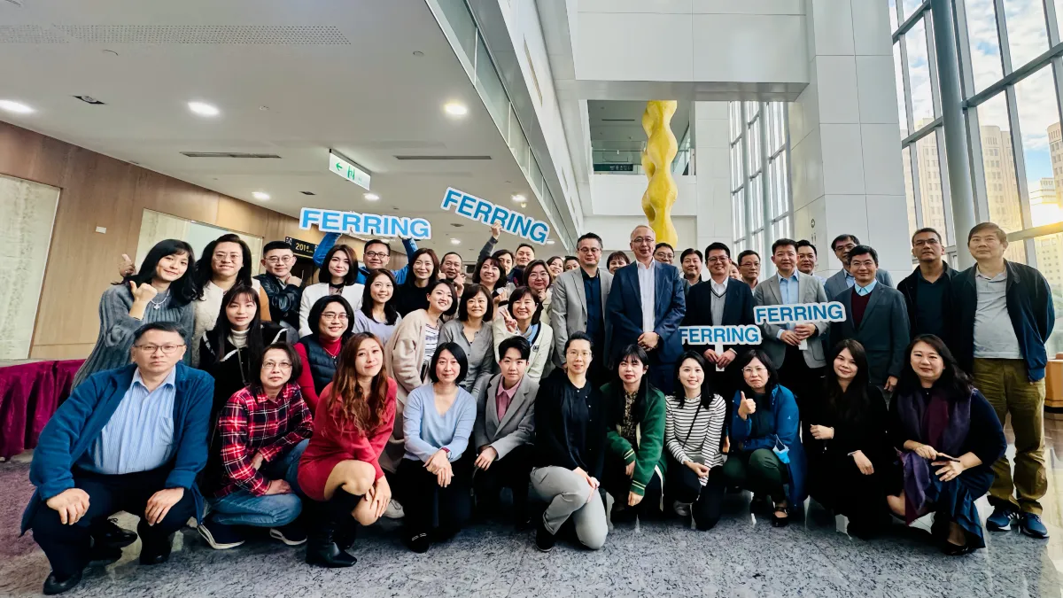 輝凌(FERRING Pharmaceuticals)是台灣關注育嬰、性別平權與福利政策的企業領頭羊。於2022年推出優於法規的「輝凌建立家庭福利計畫(Building Families at Ferring,以下簡稱 BFF)」,鼓勵員工認真工作,也要好好照顧家庭。