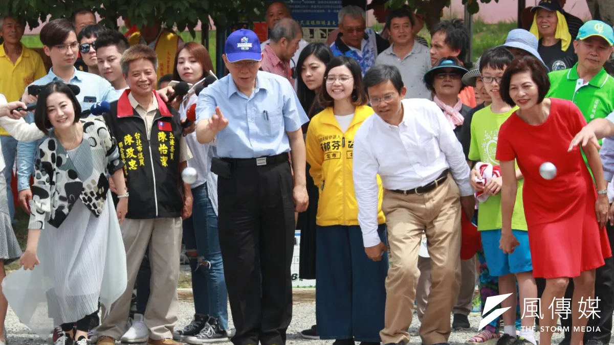 20180526-台北市長柯文哲26日前往天母,參加107年台北市士林區鄰舍盃法式滾球錦標賽開幕,旁邊著是無黨籍的台北市議員陳政忠。(方炳超攝)
