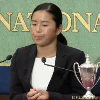 上地結衣選手がウィンブルドン初制覇により史上2人目の生涯ゴールデンスラムを達成し、周囲への深い感謝とともに次世代育成や更なる競技向上への再スタートを誓った。(写真/日本記者クラブ提供) 上地結衣選手がウィンブルドン初制覇により史上2人目の生涯ゴールデンスラムを達成し、周囲への深い感謝とともに次世代育成や更なる競技向上への再スタートを誓った。(写真/日本記者クラブ提供)