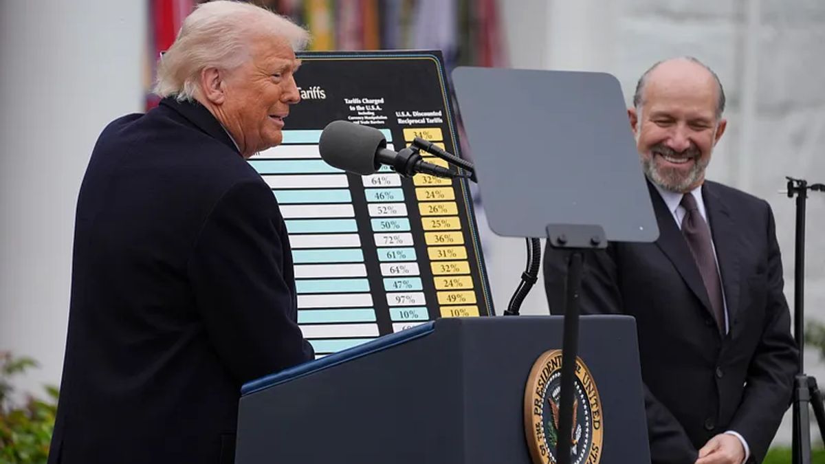 2025年4月2日、米国のトランプ大統領がホワイトハウスのローズガーデンで新たな関税を発表し、世界に大きな衝撃を与えた。(AP通信) 2025年4月2日、米国のトランプ大統領がホワイトハウスのローズガーデンで新たな関税を発表し、世界に大きな衝撃を与えた。(AP通信)