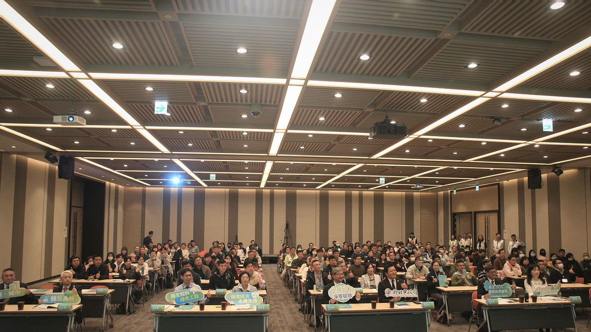 「新北2024循環經濟論壇」出席活動貴賓合影。(圖/新北市環保局提供) 「新北2024循環經濟論壇」出席活動貴賓合影。(圖/新北市環保局提供)