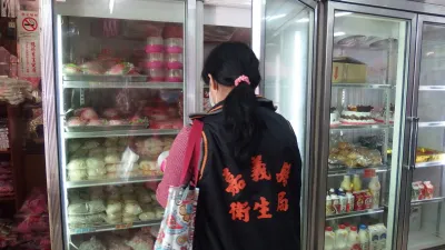 嘉義縣衛生局抽驗年節食品安全衛生,共抽驗153件,其中1件鱈魚風味丸不符規定。(圖/嘉義縣政府提供)