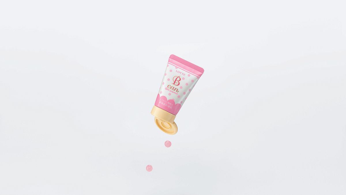 如果要重新設計糖果包裝,除了更動顏色、圖案、形狀,還想得到其他方式嗎?日本知名設計師佐藤大打破框架,考量「消費者體驗」,設計出獨創一具的條狀包裝。(圖/平安文化提供) 如果要重新設計糖果包裝,除了更動顏色、圖案、形狀,還想得到其他方式嗎?日本知名設計師佐藤大打破框架,考量「消費者體驗」,設計出獨創一具的條狀包裝。(圖/平安文化提供)