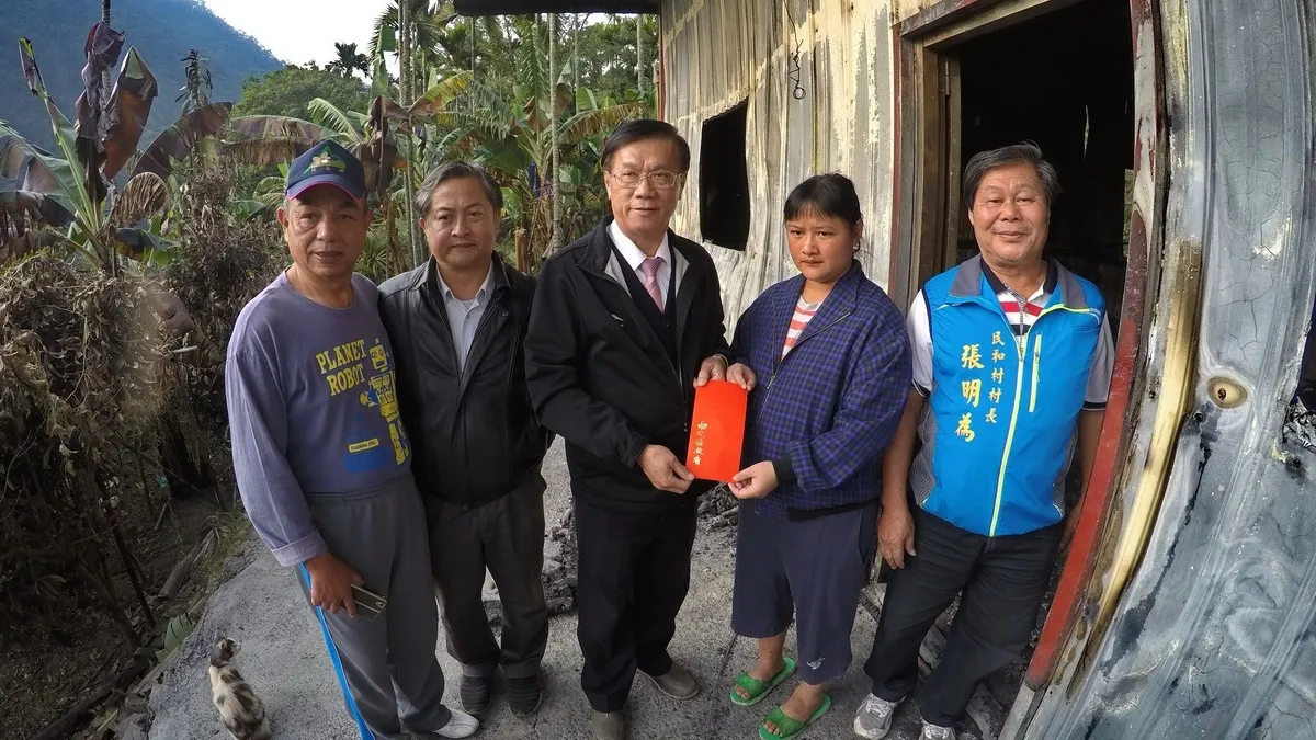 潭南村民宅火災受災戶生活陷困境 林明溱慰問