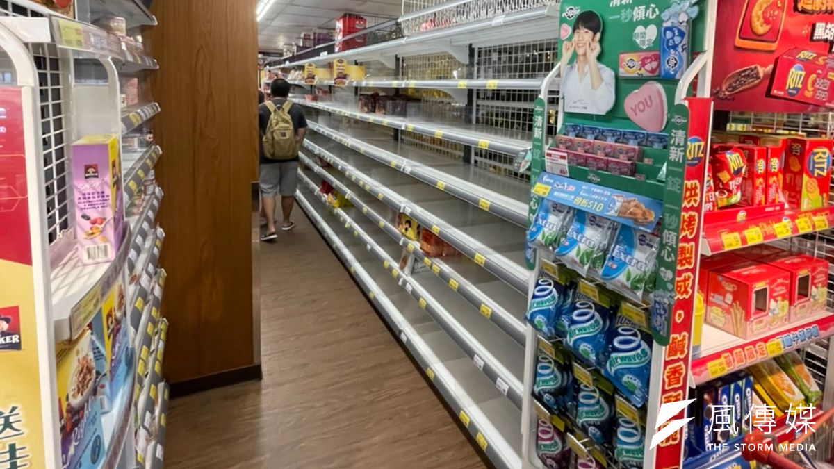 20210515-本土疫情升溫,各量販賣場出現物資搶購潮。圖為南港全聯。(風傳媒) 20210515-本土疫情升溫,各量販賣場出現物資搶購潮。圖為南港全聯。(風傳媒)