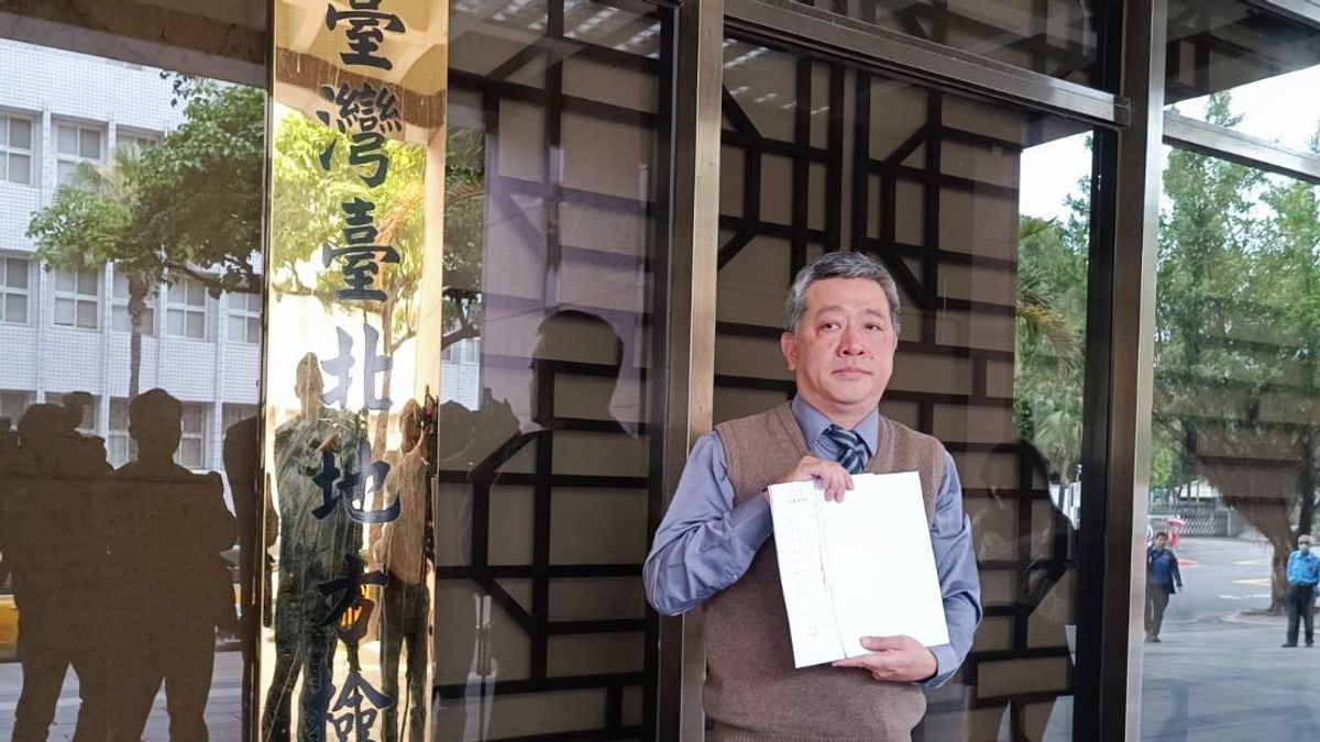 又有小股東到台北地檢署遞狀,控告長榮海運十位董事涉嫌違反證券交易法。(圖/陳祐良律師提供) 又有小股東到台北地檢署遞狀,控告長榮海運十位董事涉嫌違反證券交易法。(圖/陳祐良律師提供)