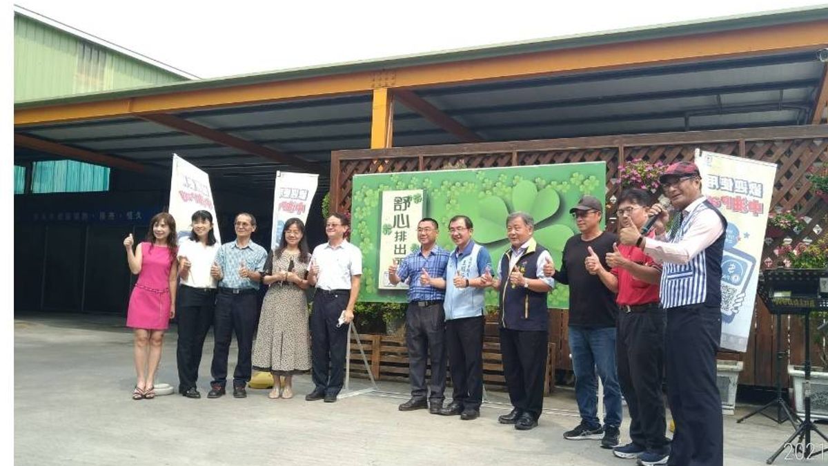 揭牌儀式由高市議員王耀裕、林園區長陳興發、中油處長許振隆、中油永晉潭頭站負責人黃俊郎共同完成。(圖/中油提供) 揭牌儀式由高市議員王耀裕、林園區長陳興發、中油處長許振隆、中油永晉潭頭站負責人黃俊郎共同完成。(圖/中油提供)