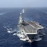 写真は中国海軍の遼寧艦と山東艦が行う二重空母編隊による遠洋演習。(資料写真、人民海軍公式微博より) 写真は中国海軍の遼寧艦と山東艦が行う二重空母編隊による遠洋演習。(資料写真、人民海軍公式微博より)