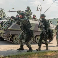 漢光42号演習が5日に始まり、馬祖防衛指揮部の南竿守備大隊は重要目標への増援訓練を実施した。(写真/馬祖防衛指揮部) 漢光42号演習が5日に始まり、馬祖防衛指揮部の南竿守備大隊は重要目標への増援訓練を実施した。(写真/馬祖防衛指揮部)