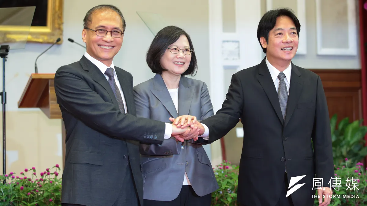 作者指出,在台灣才剛就任總統不久就開始為下次選舉布局,而不是想靠拼政績取勝。此次內閣改組也是為了方便總統人事布局,從新內閣成員組成看來,蔡總統仍擁有絕對主導權。(資料照,顏麟宇攝)