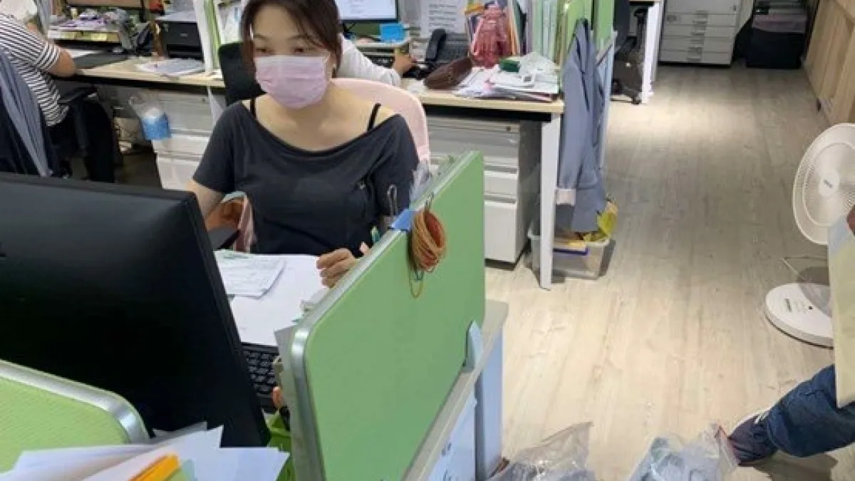 桃分署運用「職場學習及再適應計畫」等就業促進方案,助張小姐重返職場。(圖/勞動力發展署桃竹苗分署提供)