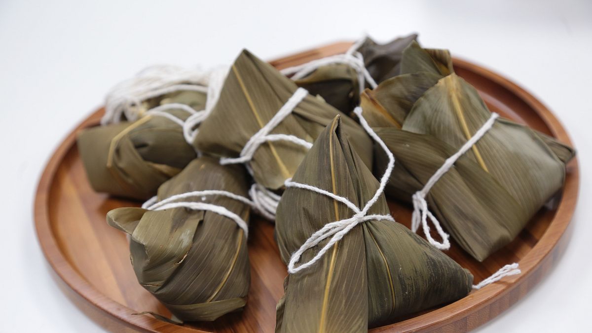 為什麼端午節要吃粽子、划龍舟、掛艾草?一起來看看這些習俗活動背後的由來與意義。(資料照/顏麟宇攝) 為什麼端午節要吃粽子、划龍舟、掛艾草?一起來看看這些習俗活動背後的由來與意義。(資料照/顏麟宇攝)