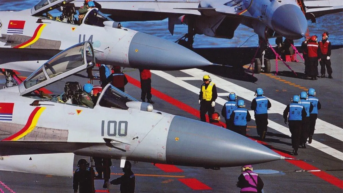 解放軍遼寧艦艦載機的訓練情形。(取自網路)