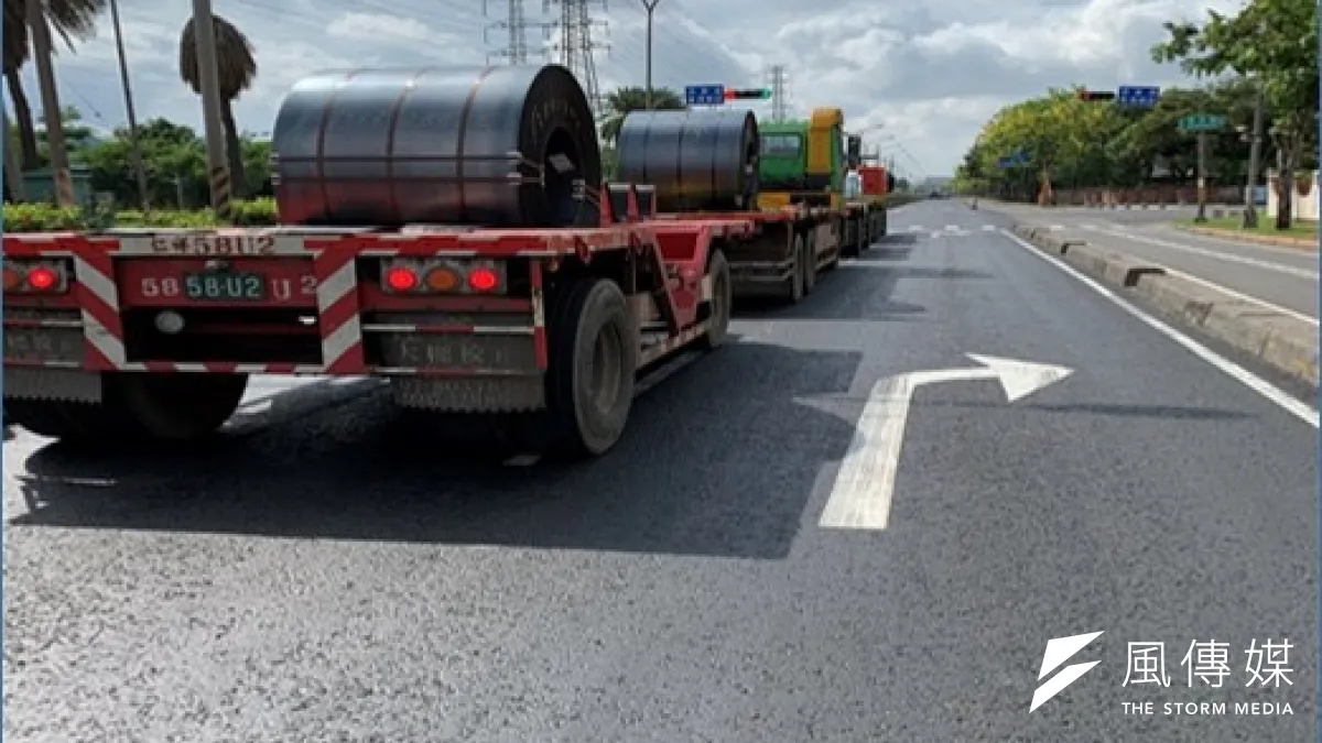 中鋼將煉鋼製程產出的轉爐石應用於道路工程,筆者認為中鋼應提出煉鋼附產品的清理計畫,以免造成環境汙染(資料照,徐炳文攝)