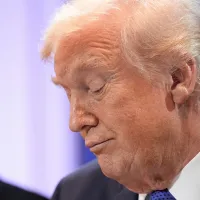 2026年2月20日、米連邦最高裁判所が大統領による『国際緊急経済権限法』に基づいた関税徴収を違憲と宣告した後、記者会見を開いたトランプ氏。反対した判事らを批判し、別の法的根拠を用いて徴税を行うと強調した。(AP通信) 2026年2月20日、米連邦最高裁判所が大統領による『国際緊急経済権限法』に基づいた関税徴収を違憲と宣告した後、記者会見を開いたトランプ氏。反対した判事らを批判し、別の法的根拠を用いて徴税を行うと強調した。(AP通信)