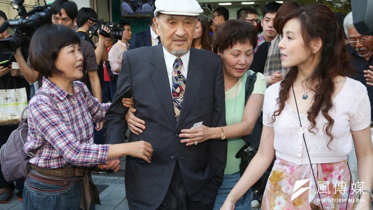 不滿民進黨的中間路線,政治評論者金恒煒與獨派大老彭明敏計畫另外發起獨派政黨。(資料照片,余志偉攝) 不滿民進黨的中間路線,政治評論者金恒煒與獨派大老彭明敏計畫另外發起獨派政黨。(資料照片,余志偉攝)