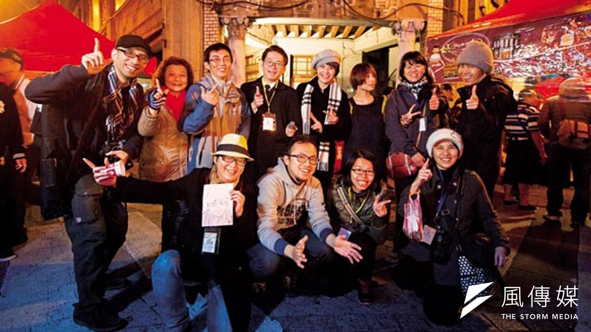 一群熱血青年結合在地商家,讓街友跳脫「被施與者」的角色,擔任尾牙總舖師,他們的行動力及同理心,不僅填飽街友的胃,也溫暖街友的心。 一群熱血青年結合在地商家,讓街友跳脫「被施與者」的角色,擔任尾牙總舖師,他們的行動力及同理心,不僅填飽街友的胃,也溫暖街友的心。