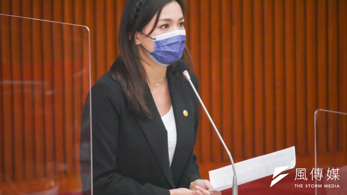 國民黨台北市議員鍾沛君(見圖)、前市議員羅智強均有意參選大安區立委,鍾沛君日前在臉書貼出「4點保證」暗酸羅智強,遭到網友出征。(資料照,蔡親傑攝)