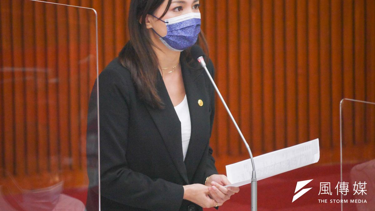 國民黨台北市議員鍾沛君(見圖)、前市議員羅智強均有意參選大安區立委,鍾沛君日前在臉書貼出「4點保證」暗酸羅智強,遭到網友出征。(資料照,蔡親傑攝) 國民黨台北市議員鍾沛君(見圖)、前市議員羅智強均有意參選大安區立委,鍾沛君日前在臉書貼出「4點保證」暗酸羅智強,遭到網友出征。(資料照,蔡親傑攝)