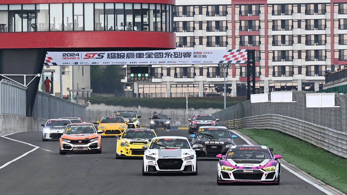 超級房車賽組將在周日進行一場60分鐘耐久賽,依規則可由A、B兩位車手輪流駕駛,炎熱的中台灣天候將對車手車況嚴苛挑戰! 超級房車賽組將在周日進行一場60分鐘耐久賽,依規則可由A、B兩位車手輪流駕駛,炎熱的中台灣天候將對車手車況嚴苛挑戰!