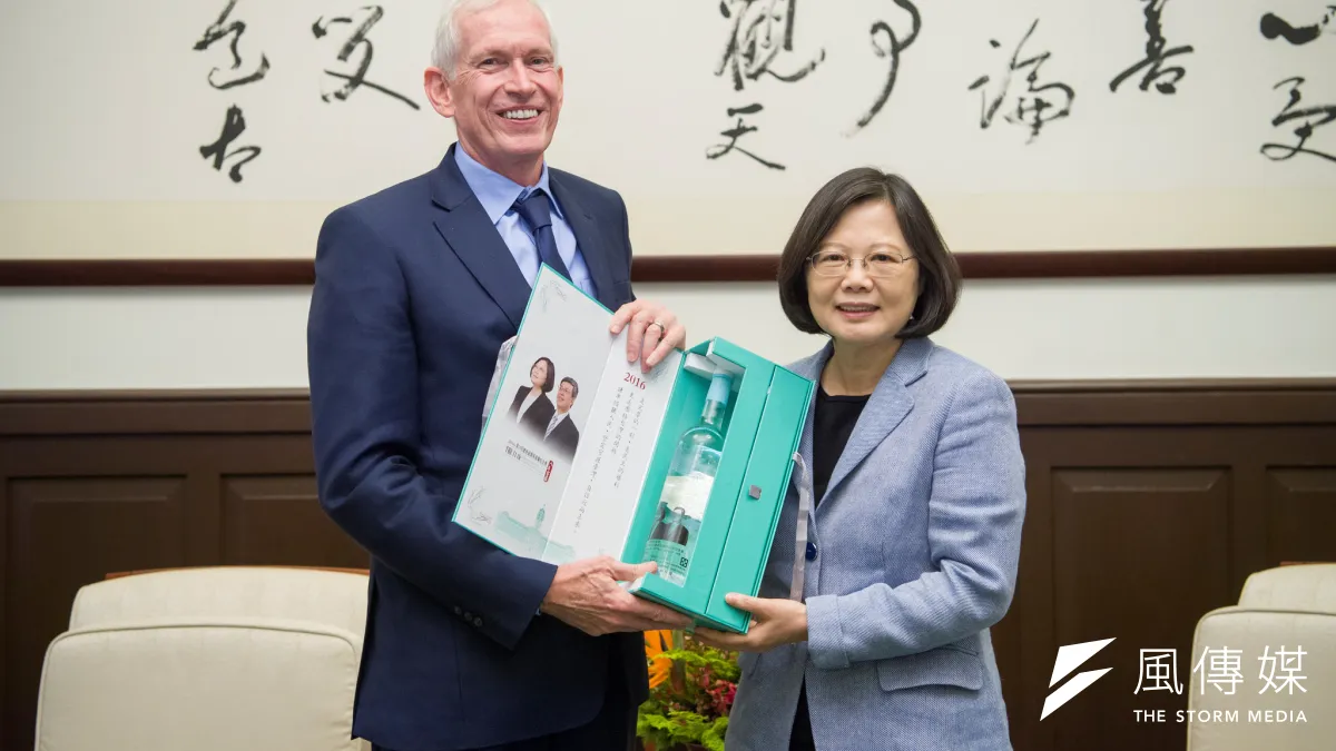 美國在台協會(AIT)新任主席莫健(James Moriarty)首次訪台,他認為新南向將使台灣與世界有更多聯結,兩岸將更穩定。(資料照,取自總統府網站)