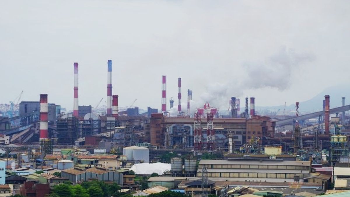 大林蒲社區與重工業的煙囪緊鄰,污染嚴重(圖片來源:傅志男攝,想想論壇提供) 大林蒲社區與重工業的煙囪緊鄰,污染嚴重(圖片來源:傅志男攝,想想論壇提供)