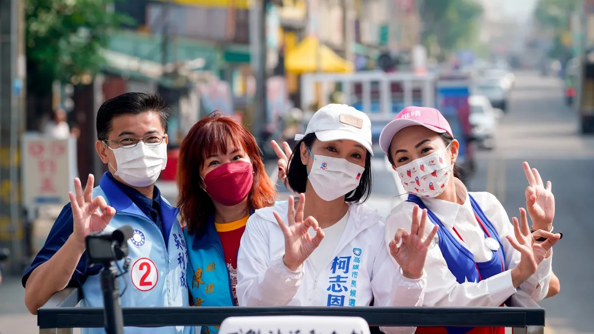 柯志恩來到仁武、大社、鳥松、大樹地區與市議員吳利成以及張惟晴議員候選人共同車掃,拉抬選情。(圖/柯志恩競總提供)