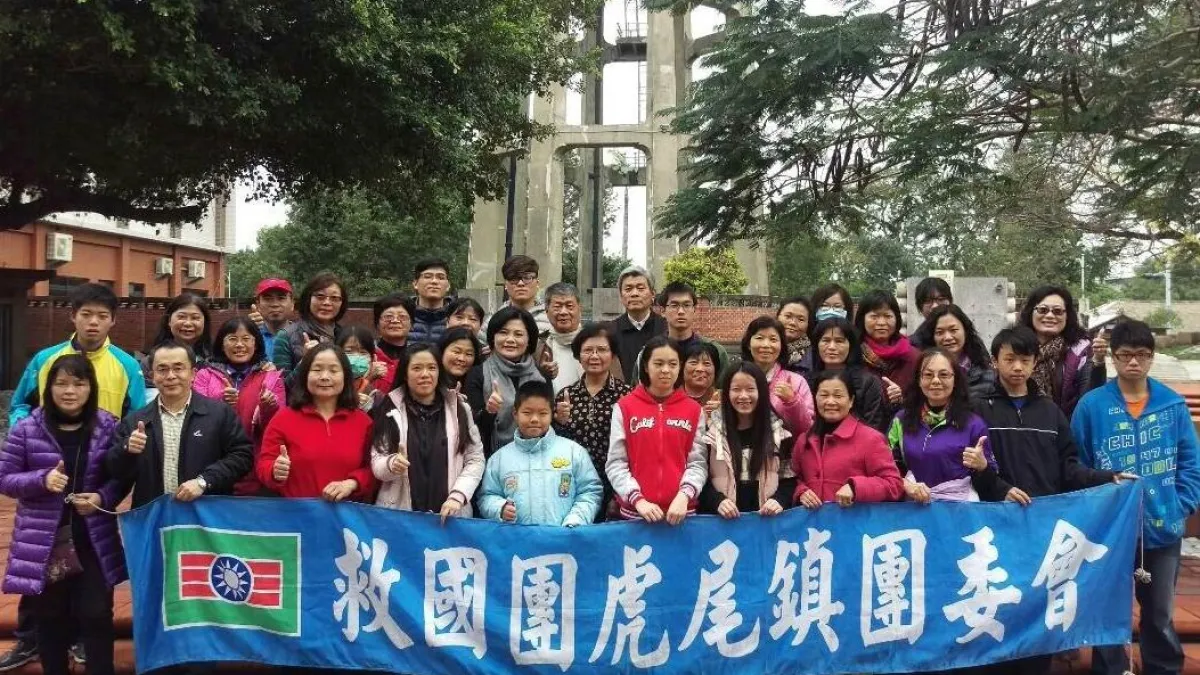 團委會社區美化活動 打掃百年水塔