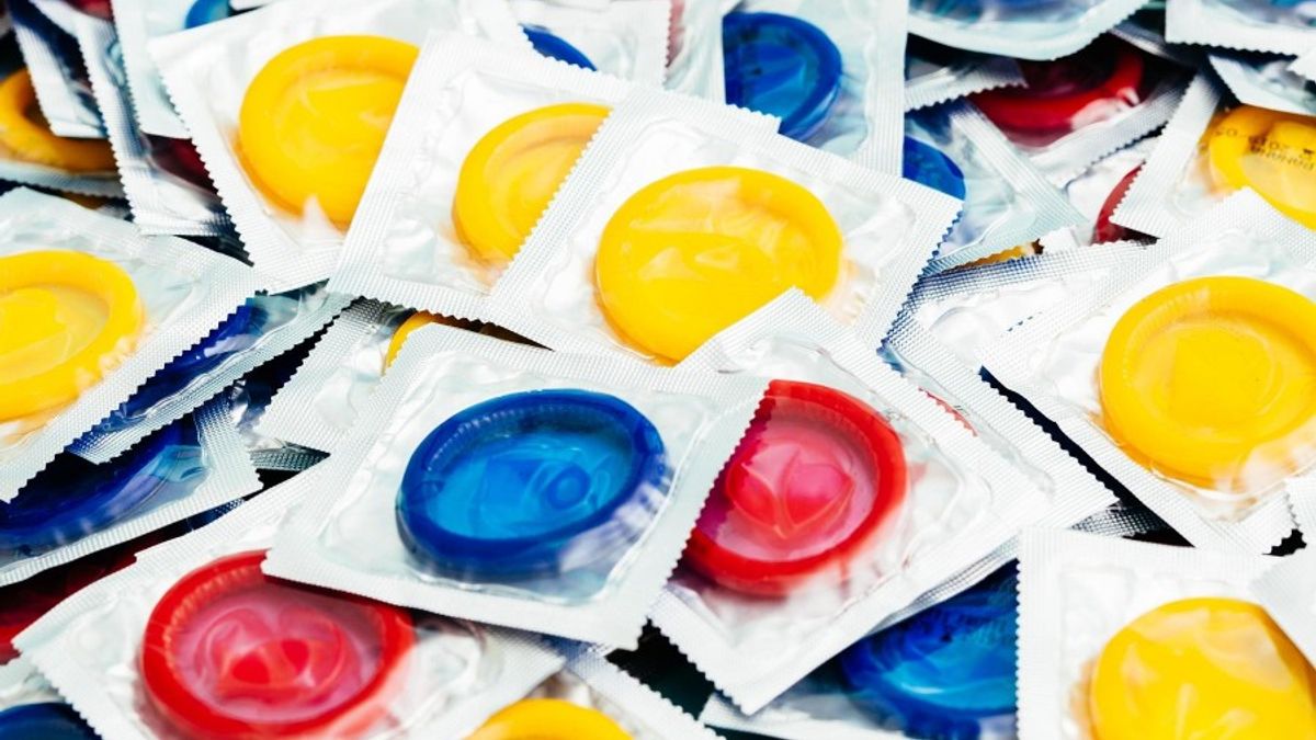 微軟創辦人比爾蓋茲(Bill Gates)所創辦的「比爾與美琳達·蓋茲基金會」,多年來一直關注全球衛生和教育領域的平等議題,最近基金會所贊助的科學家,研發出一款會自主潤滑(self-lubricating)的新一代保險套。(圖/shutterstock,數位時代提供) 微軟創辦人比爾蓋茲(Bill Gates)所創辦的「比爾與美琳達·蓋茲基金會」,多年來一直關注全球衛生和教育領域的平等議題,最近基金會所贊助的科學家,研發出一款會自主潤滑(self-lubricating)的新一代保險套。(圖/shutterstock,數位時代提供)