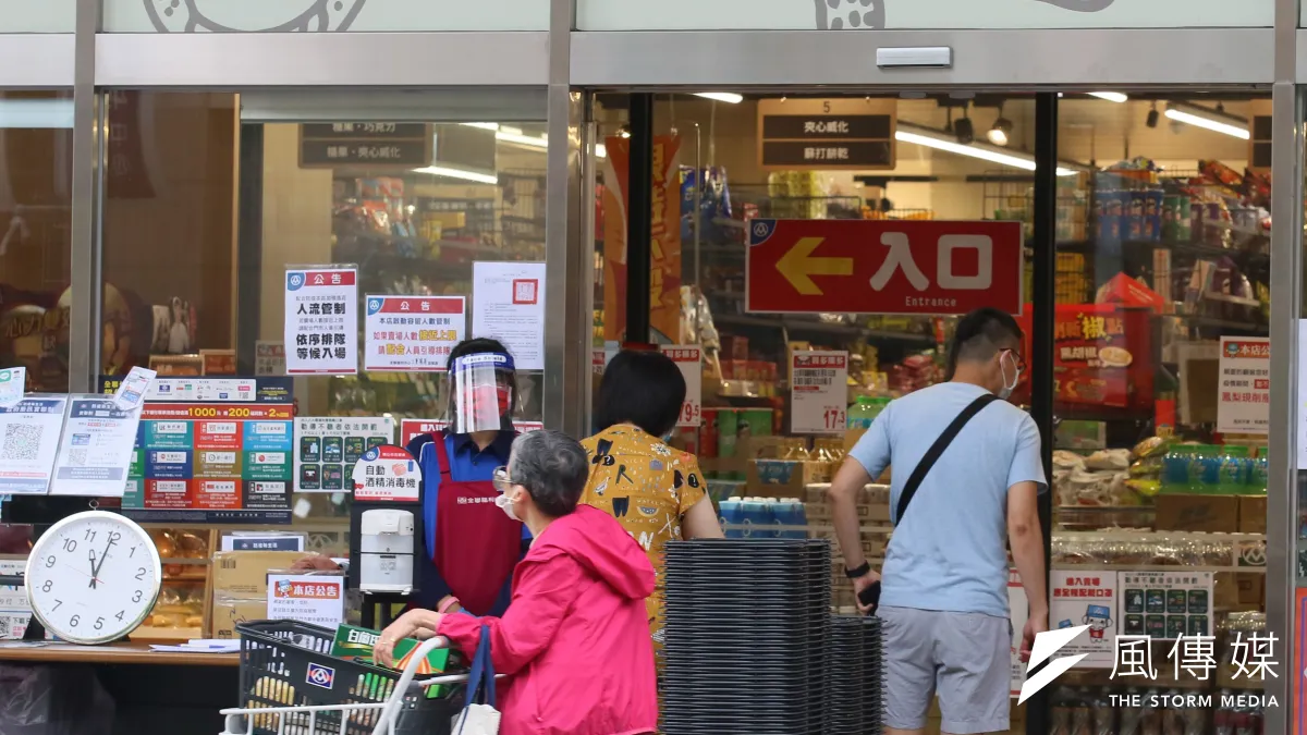 疫情未過,物價漲不停。(柯承惠攝)