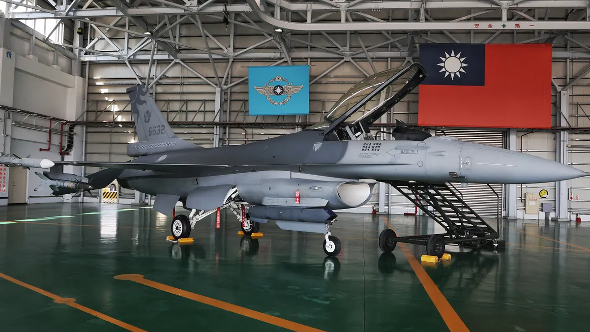 空軍以「鳳翔專案」向美軍購66架全新F-16V(blk70)戰機。(資料照,柯承惠攝) 空軍以「鳳翔專案」向美軍購66架全新F-16V(blk70)戰機。(資料照,柯承惠攝)