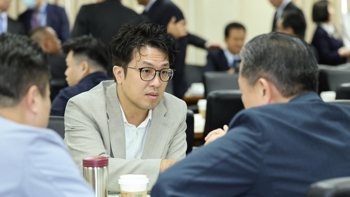 沈伯洋諷蔣萬安「萬事問伯洋」 北市府回擊:都你在說不問你要問誰?