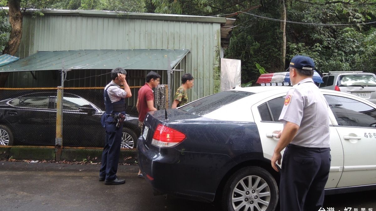 逃逸外勞見警竄逃 警方草叢中逮獲 逃逸外勞見警竄逃 警方草叢中逮獲