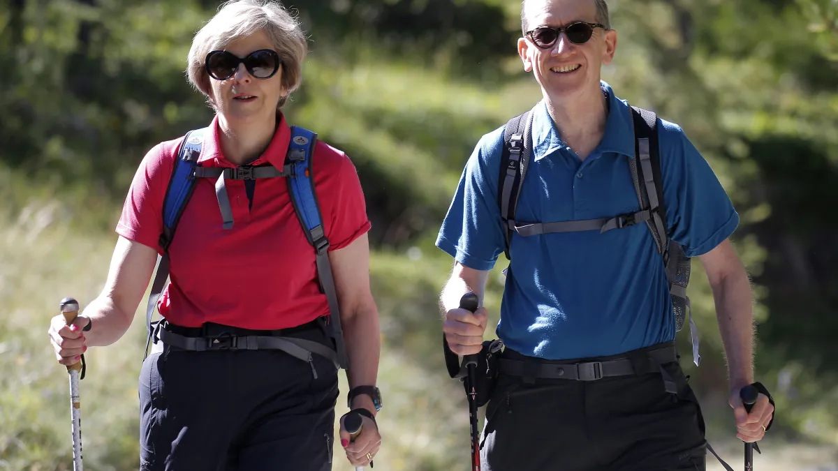 英國首相梅伊(Theresa May)與先生前往瑞士琉森(Lucerne)度假(AP)