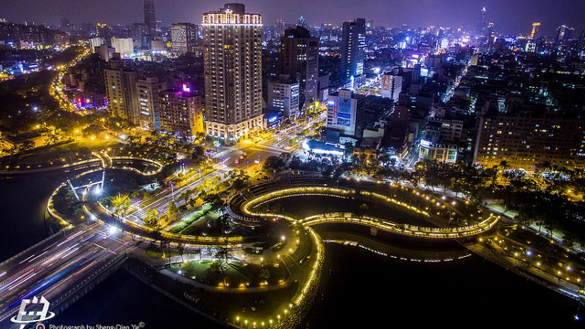讓浪漫夜景為感情加溫。(圖/昇典葉@flickr) 讓浪漫夜景為感情加溫。(圖/昇典葉@flickr)