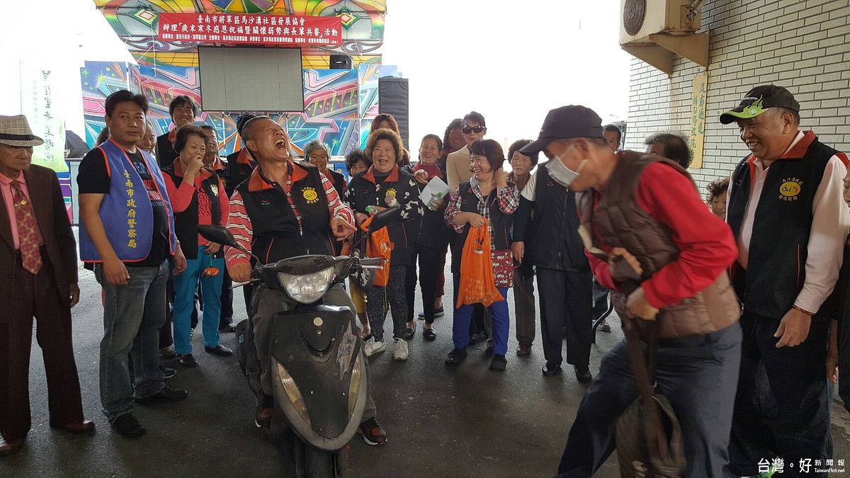 讓大家安心過好年 馬沙溝關懷據點辦防搶防竊活動 讓大家安心過好年 馬沙溝關懷據點辦防搶防竊活動