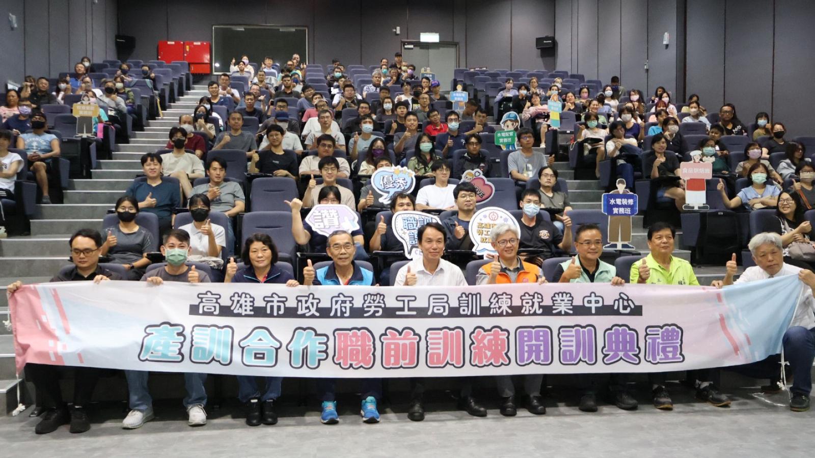 人生轉彎不迷惘!高雄職訓助160人翻轉職涯 學長分享「從零開始」走出專業路