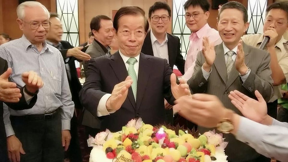 一場風災讓足堪與新潮流抗衡的大老、駐日代表謝長廷重傷。(圖為謝長廷慶生,資料照。民進黨內人士提供) 一場風災讓足堪與新潮流抗衡的大老、駐日代表謝長廷重傷。(圖為謝長廷慶生,資料照。民進黨內人士提供)