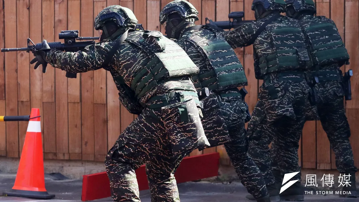 海軍陸戰隊特勤中隊為我國軍三大特勤隊之一,今年1月國防部舉辦的春節加強戰備中,海軍部分就是由陸戰特勤演練格鬥、射擊、反恐等技能,展現特勤隊為什麼是國家安全最重要防線的原因。(蘇仲泓攝)